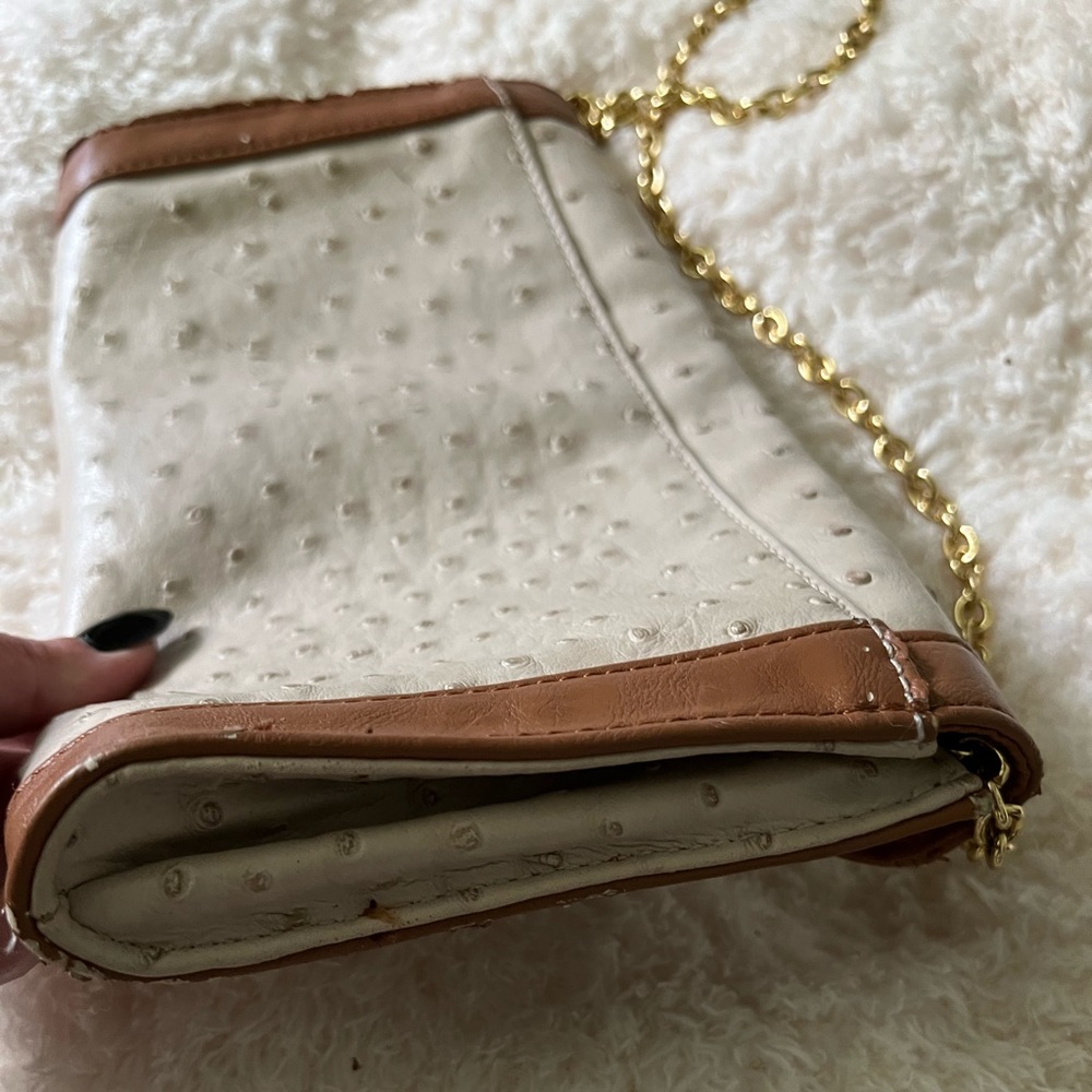 Faux Ostrich Envelope Clutch/Crossbody Bag with Gold Chain - Picture 10 of 10